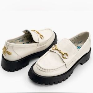 Loafers vegan leather loafer with black lug sole and horsebit buckle.
NWT